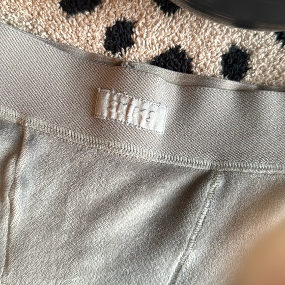 SKIMS XS Gray Women’s Boxers - Picture 2 of 5